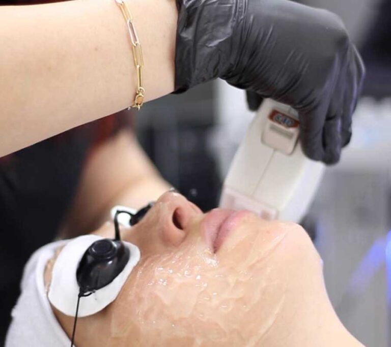 Professional Facial Treatment For Men & Women